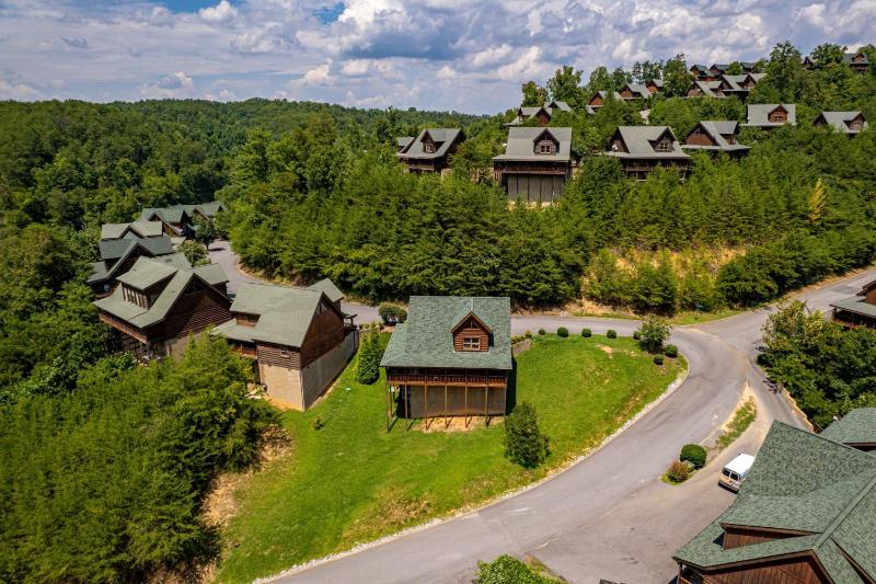 Luxurious Family Mountain Cabin - image 21