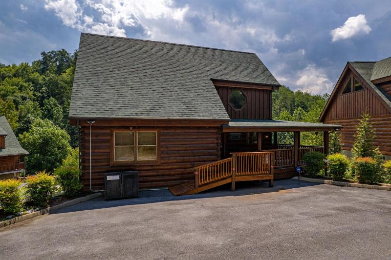 Luxurious Family Mountain Cabin - image 22