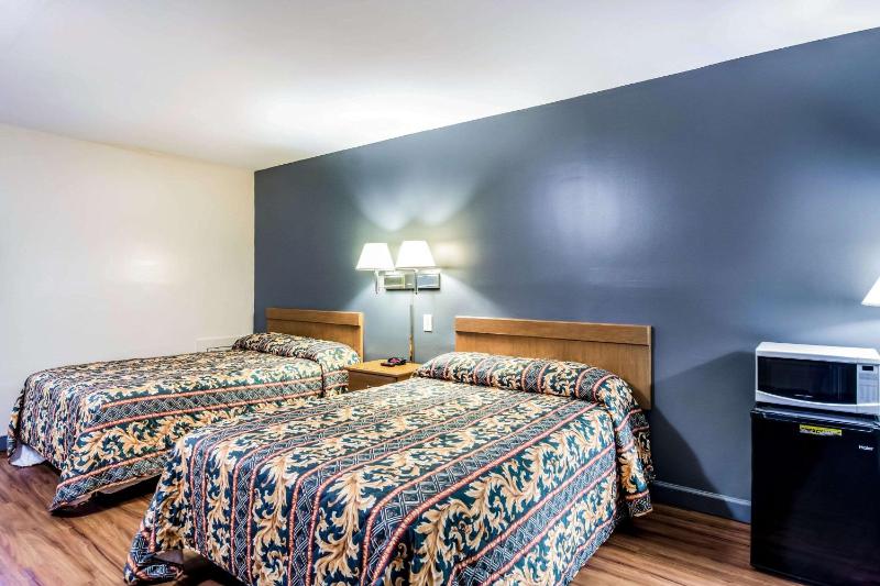 Double Room with Two Double Beds - Non-Smoking image 4
