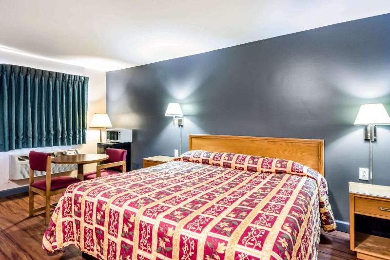 King Room - Non-Smoking image 4