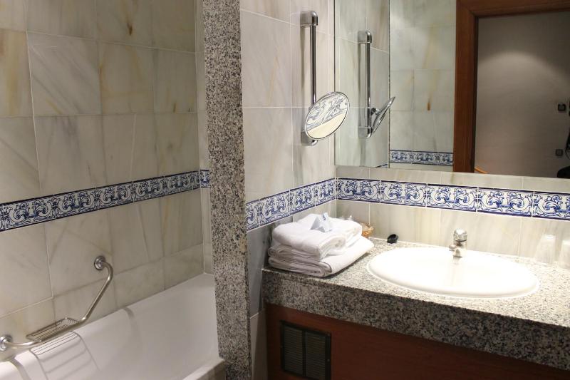 Economic interior Double or Twin room image 4
