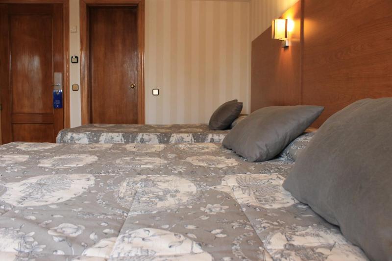 Double Room with Extra Bed image 3