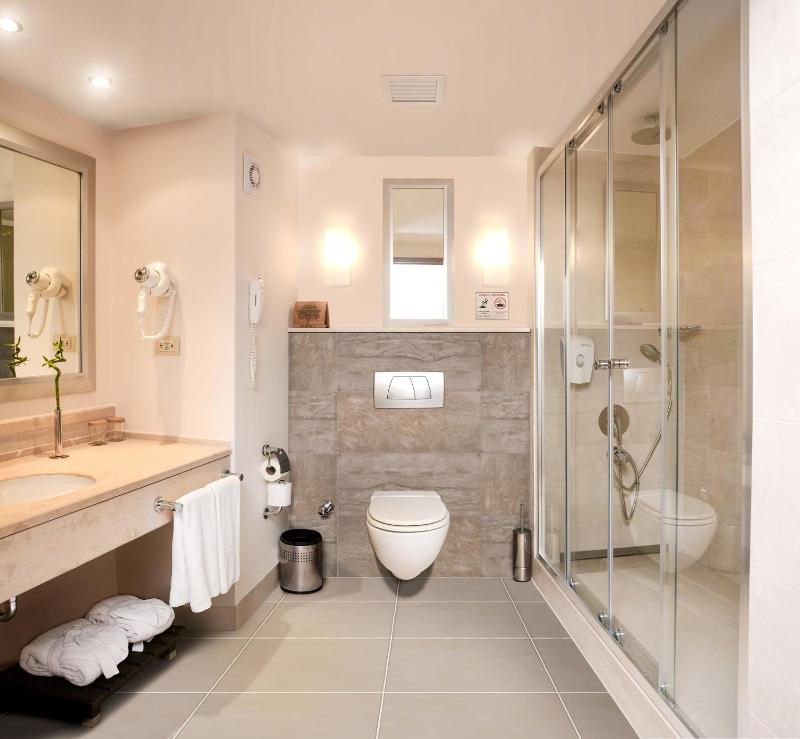 Triple Room with Land View image 4