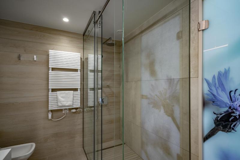 Suite with Wellness and Fitness Access image 4