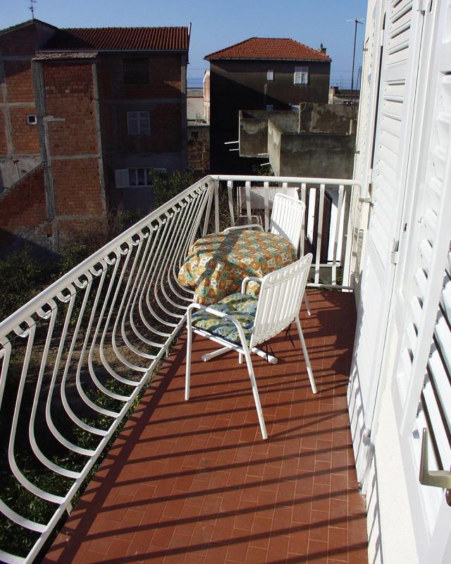 Two-Bedroom Apartment with Balcony and Sea View image 3