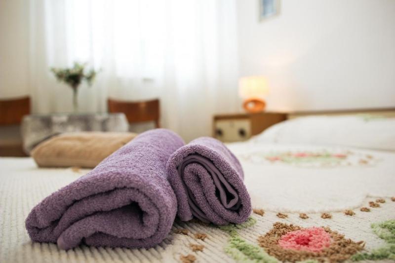 One-Bedroom Apartment with Balcony and Sea View image 4