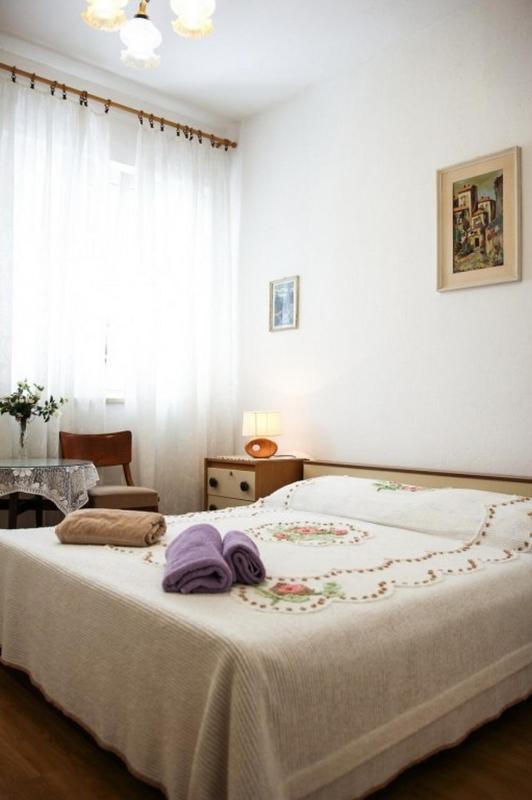 One-Bedroom Apartment with Balcony and Sea View image 3