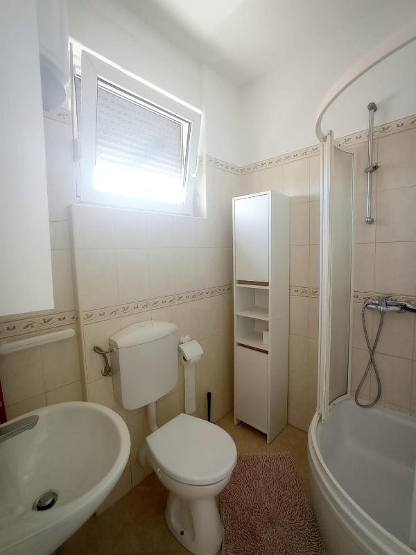One-Bedroom Apartment with Terrace and Sea View image 4