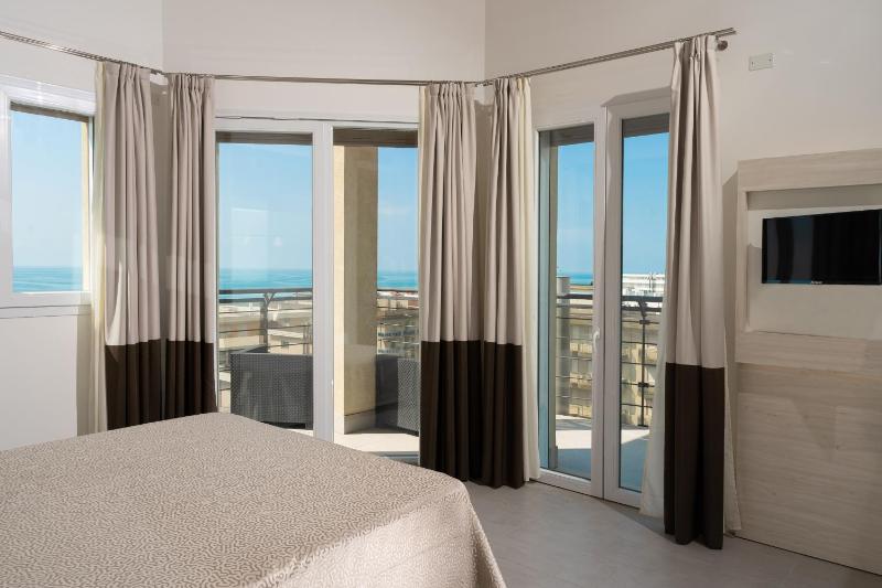 Executive Junior Suite image 3