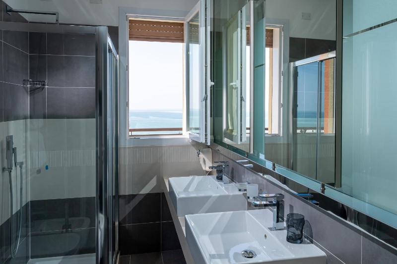 Executive Junior Suite image 4