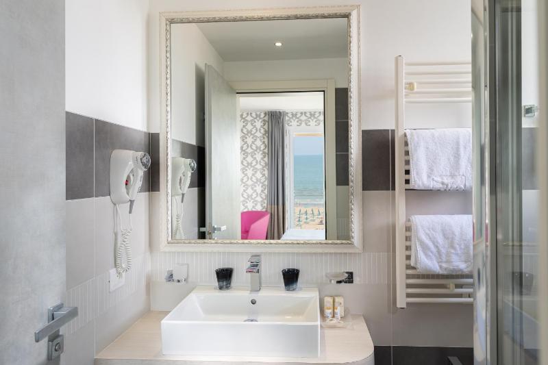 Junior Suite image 3