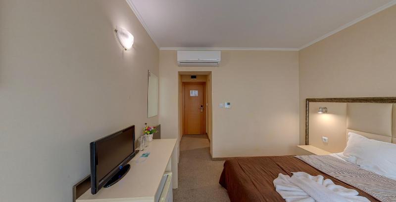 Double Room with Sea View image 3