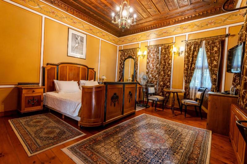 Double Ancient Room image 3