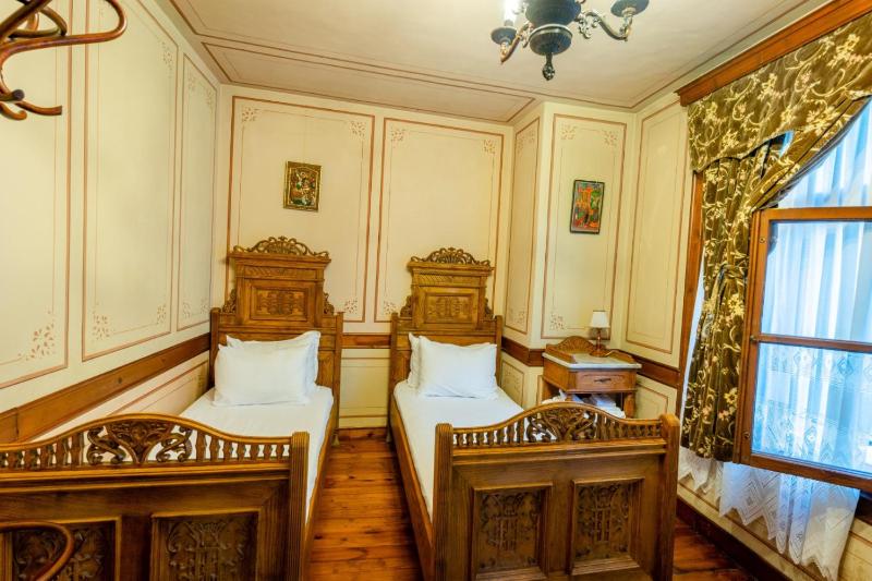Two-Bedroom Ancient Apartment image 3