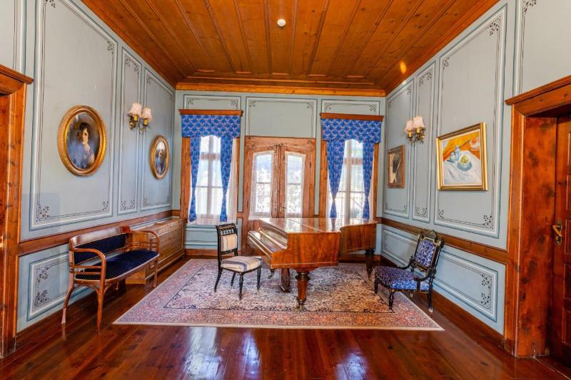 Old Legends Hotel - image 43