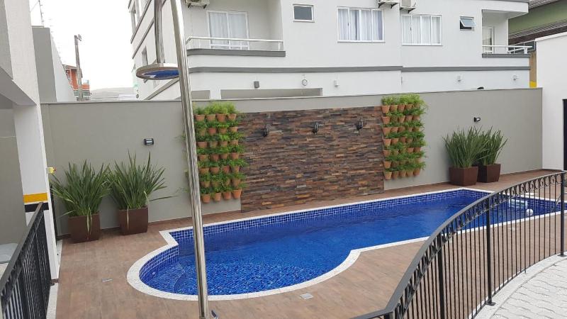 VAR 102B Dpto amplio en Residencial con piscina Images