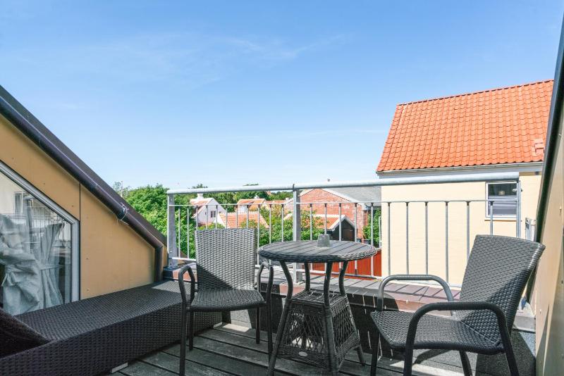 Suite with Kitchen image 4