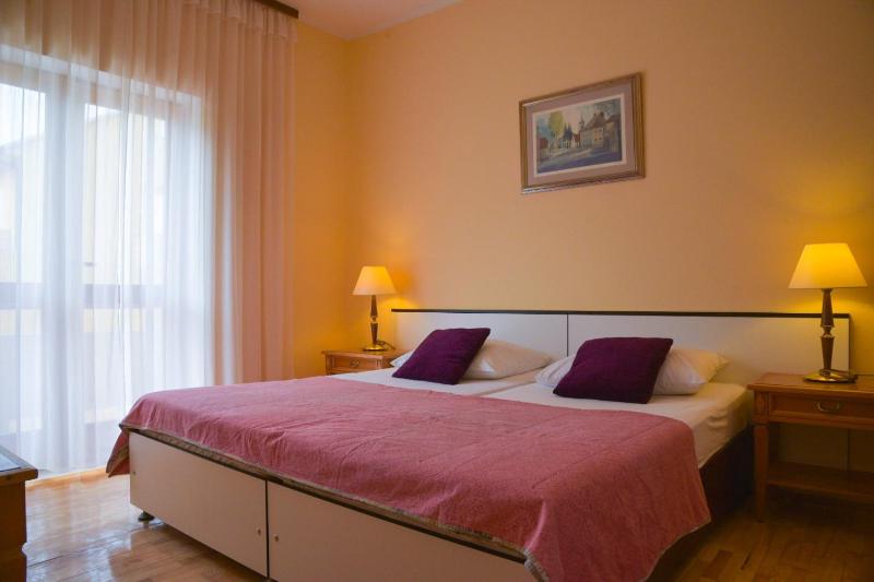 One-Bedroom Apartment with Balcony and Sea View image 1