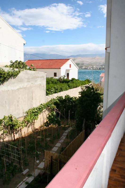 One-Bedroom Apartment with Balcony and Sea View image 2