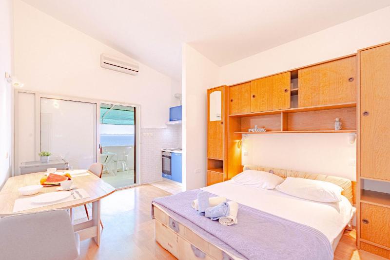 Studio with Terrace and Sea View image 1