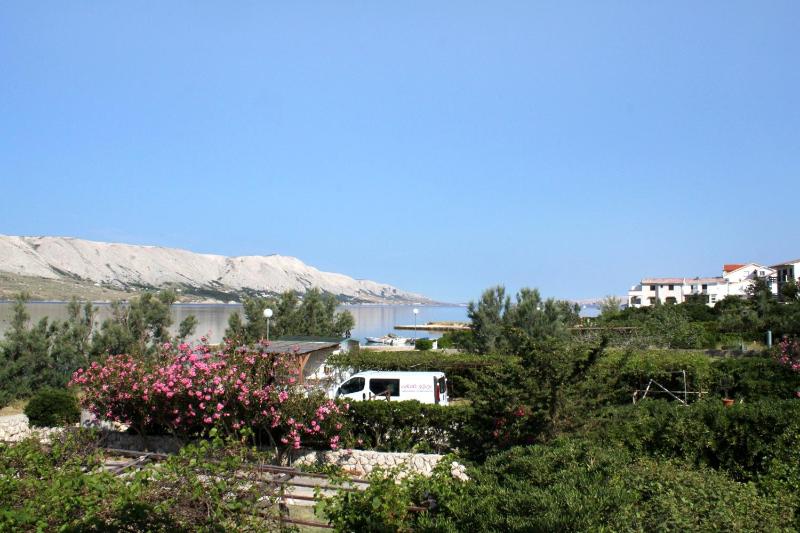 Three-Bedroom Apartment with Terrace and Sea View image 3
