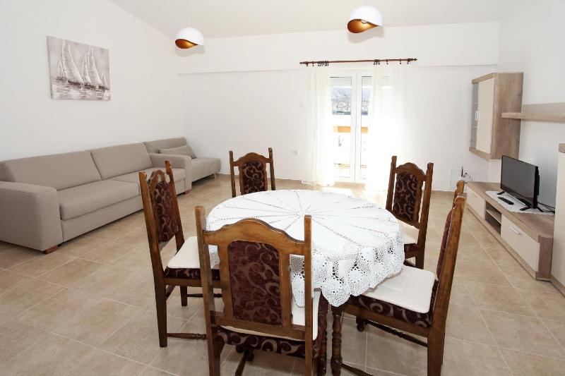 One-Bedroom Apartment with Terrace and Sea View image 1