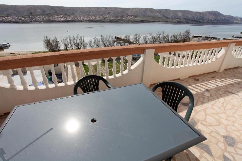 One-Bedroom Apartment with Terrace and Sea View image 2