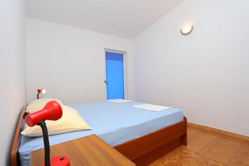 One-Bedroom Apartment with Balcony and Sea View image 1
