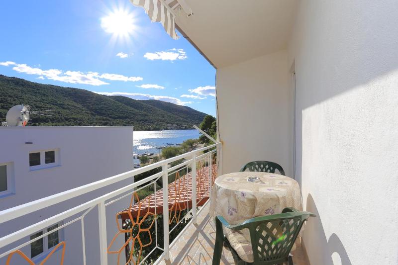 One-Bedroom Apartment with Balcony and Sea View image 3