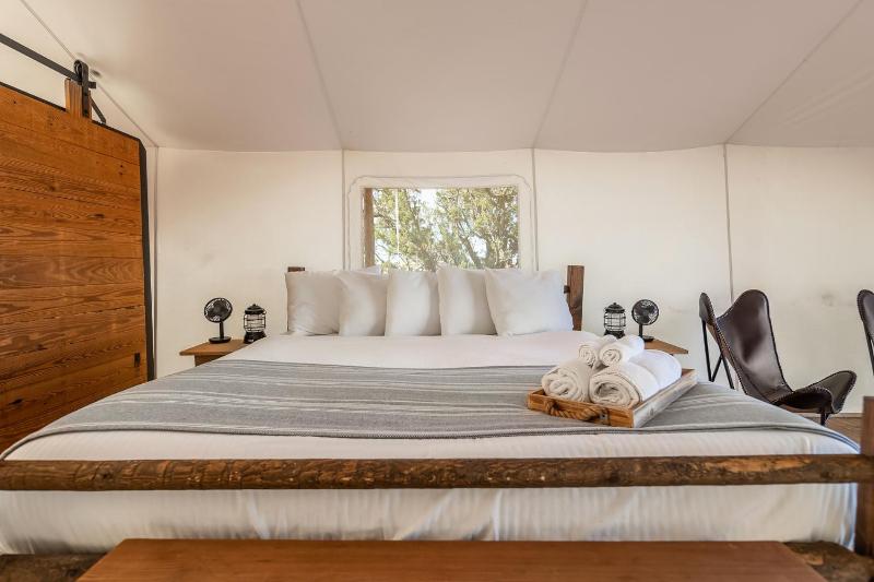 Deluxe Tent with Private Bathroom image 4