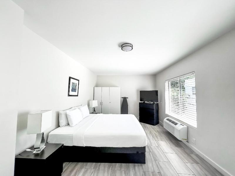 One-Bedroom King Suite image 2
