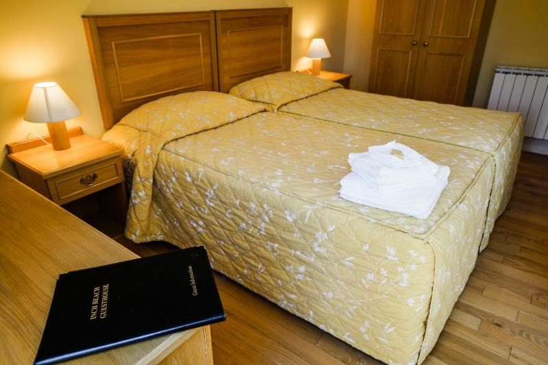 Standard Double Room image 3