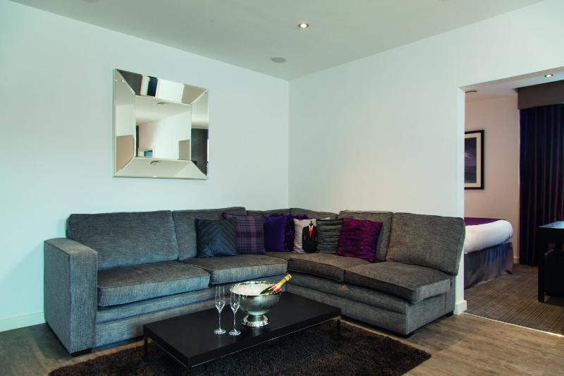 Super-Luxe Studio (sleeps 4) image 2