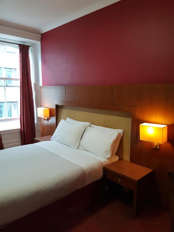 Double Room image 4