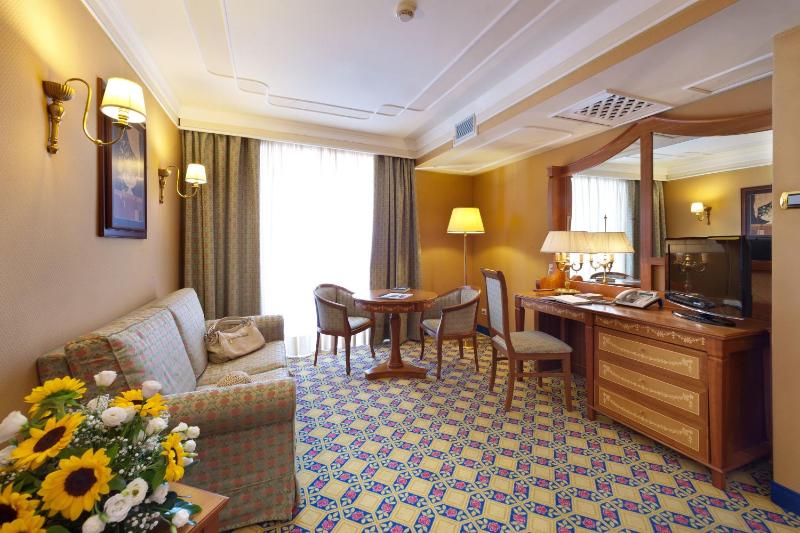 Suite with Mountain View image 2