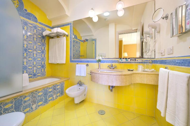 Suite with Sea View image 3