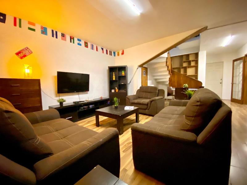 Roomies Hostel Condesa - image 4