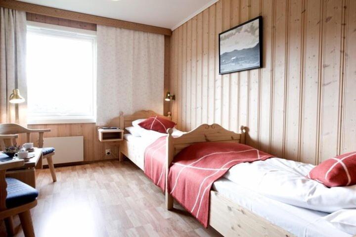 Double or Twin Room image 3