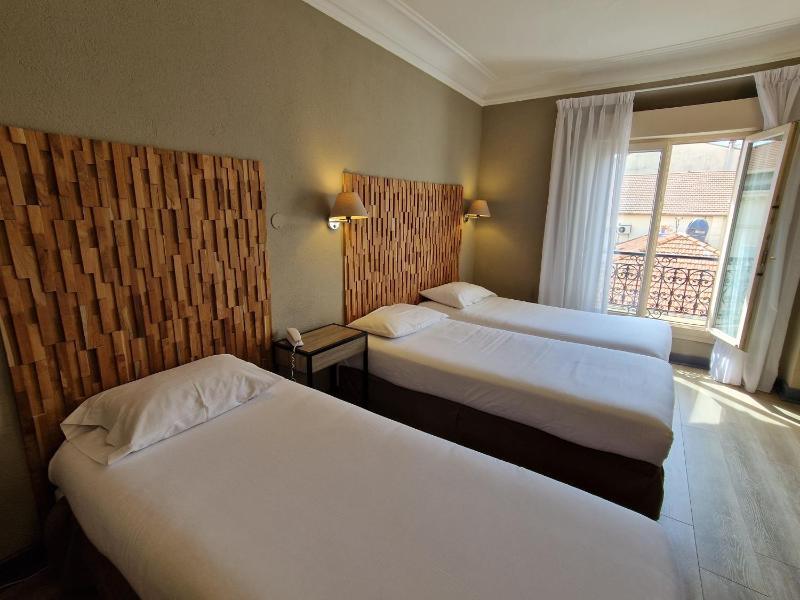 Standard Triple Room image 1