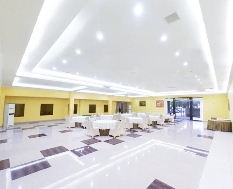 Anaya Hotel and Ballroom - image 2