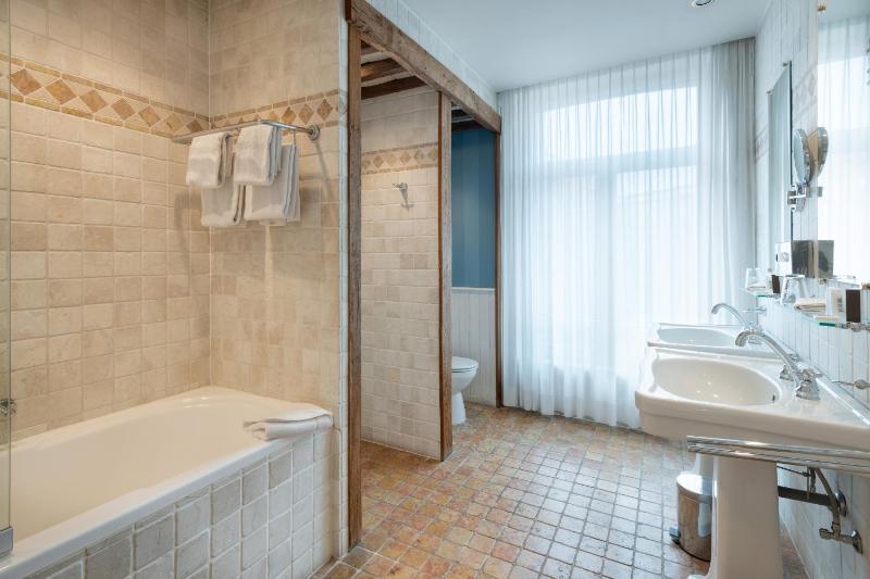 Suite with Canal View image 4