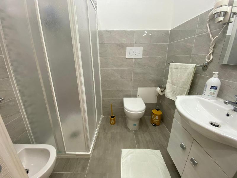 Double Room with Balcony image 2