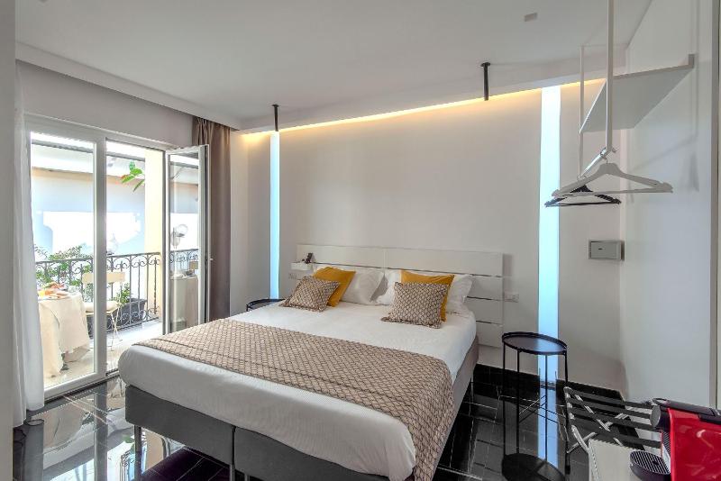 Superior Double or Twin Room with Terrace image 2