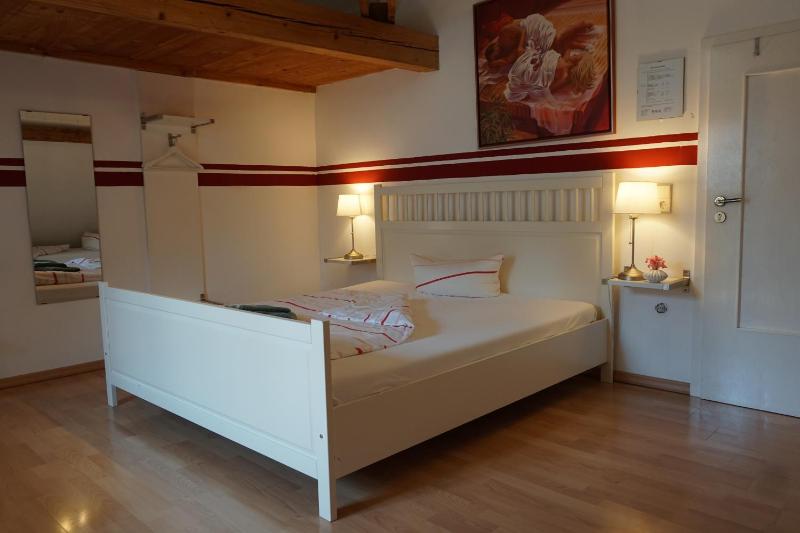 Triple Room with Shared Bathroom image 4