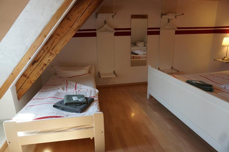 Triple Room with Shared Bathroom image 3