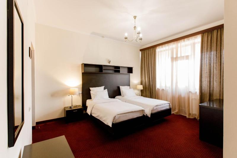 Twin Room image 3