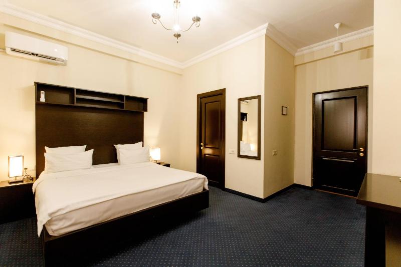 Standard Double Room image 1