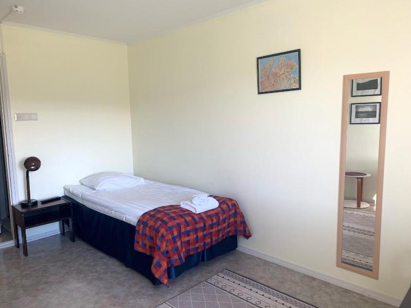 Single Room with Private Bathroom image 1
