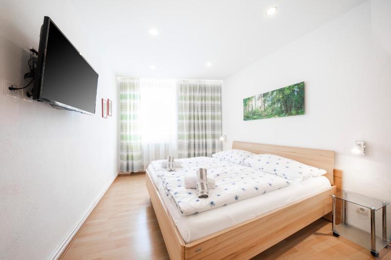 Economy Double Room image 4