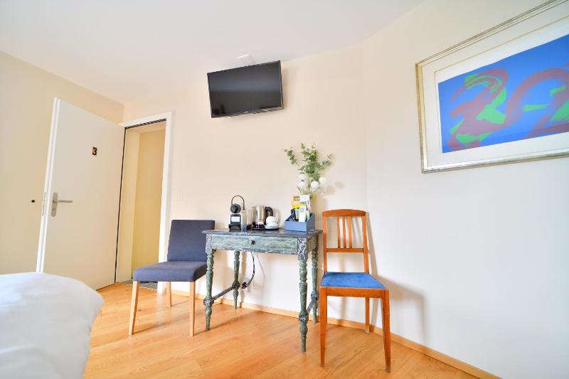 Large Double Room image 3
